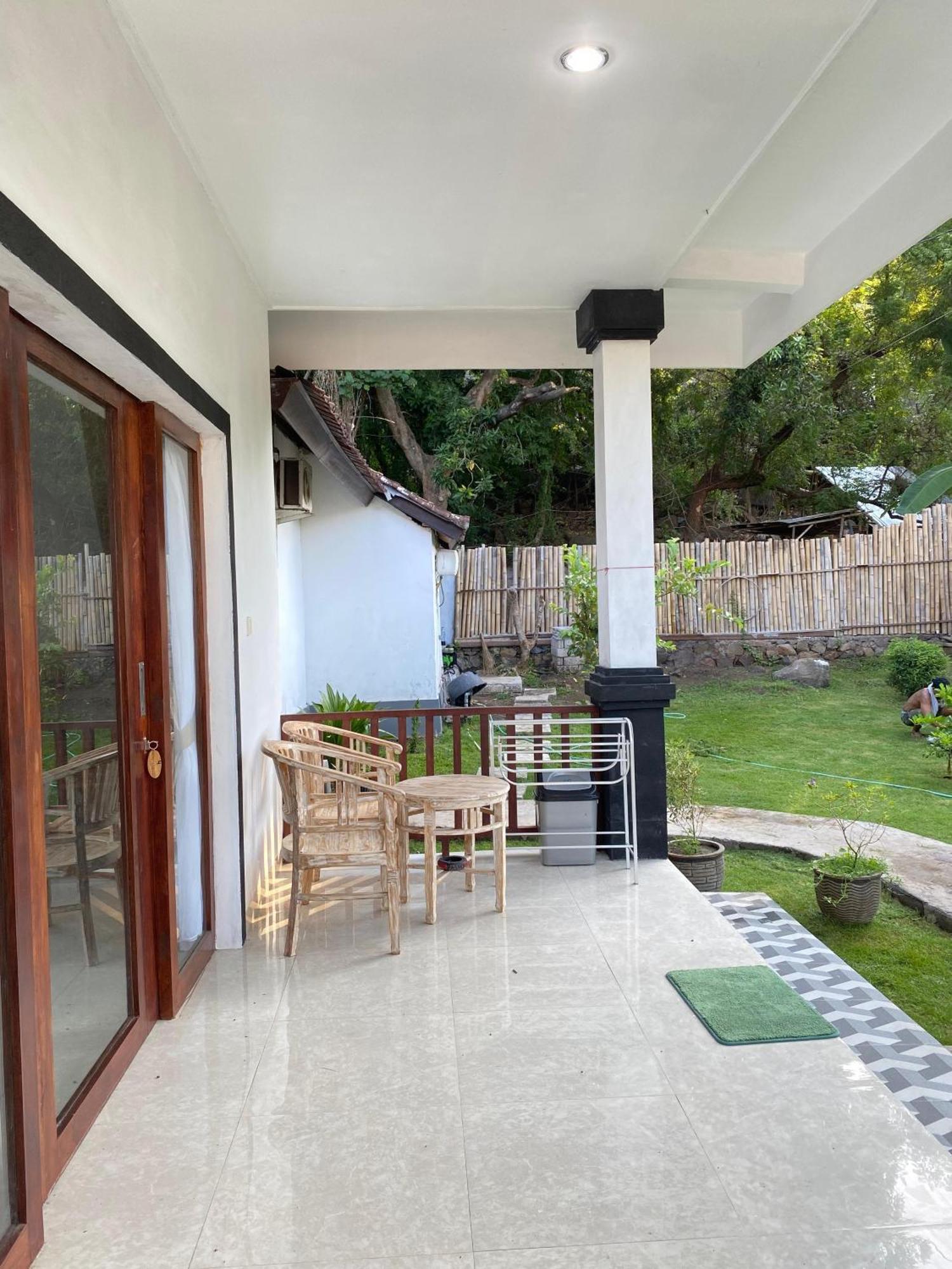 Coconut Beach Bungalows & Warung 2 Amed Exterior foto