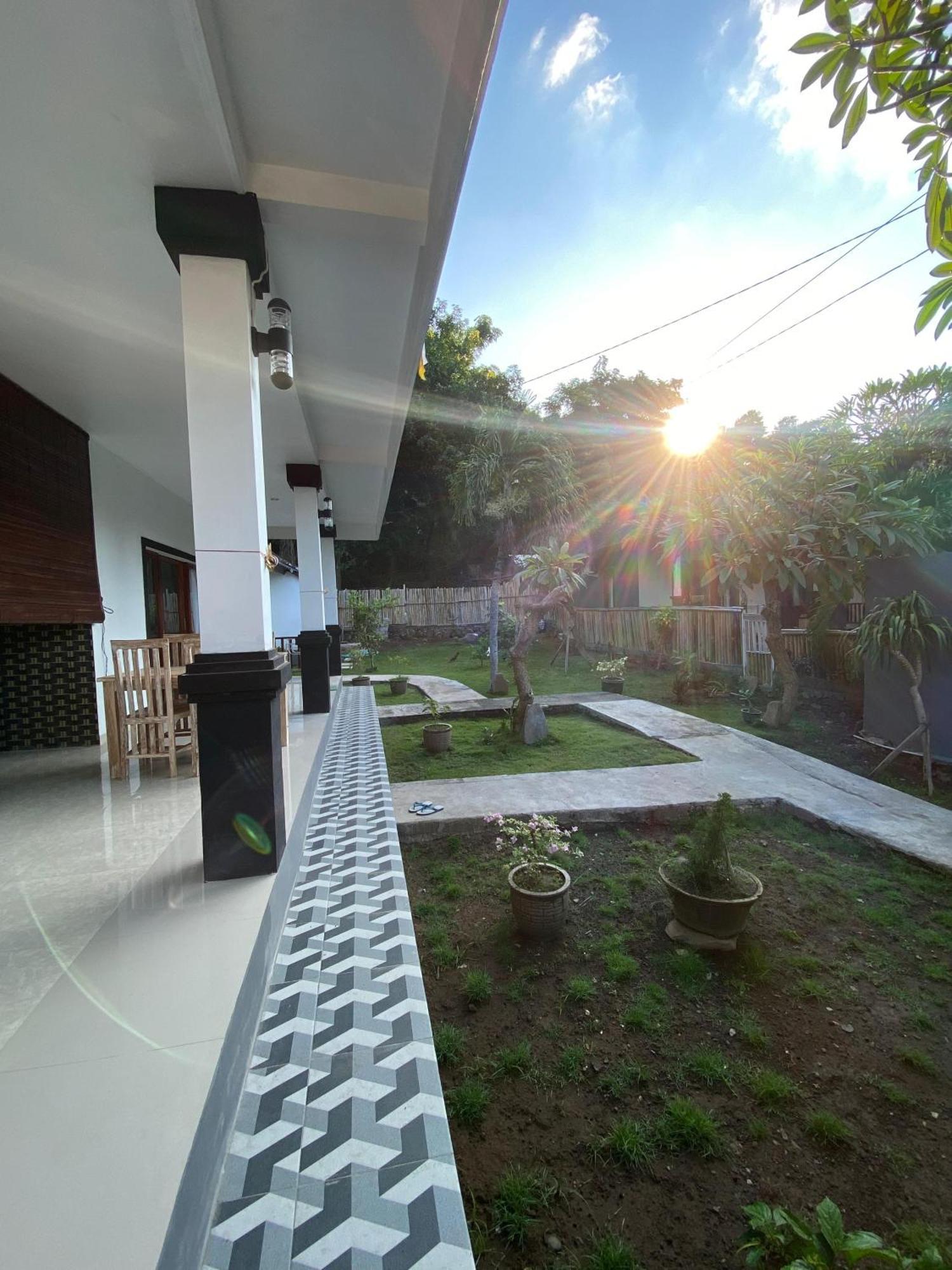 Coconut Beach Bungalows & Warung 2 Amed Exterior foto